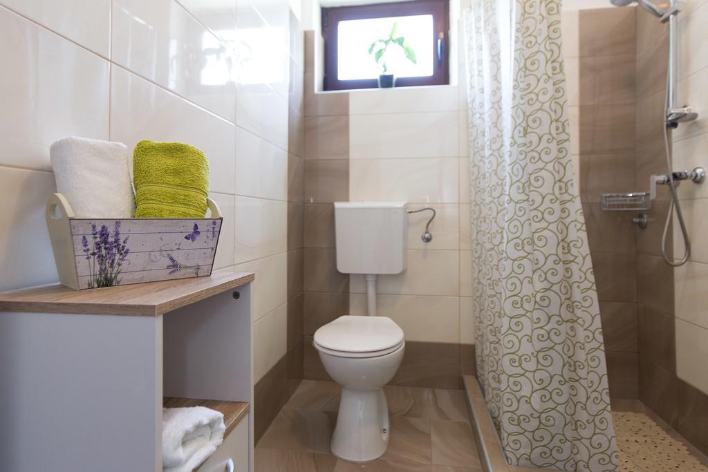Apartment Milka Krk Town Bagian luar foto