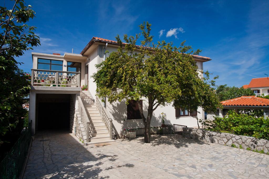 Apartment Milka Krk Town Bagian luar foto