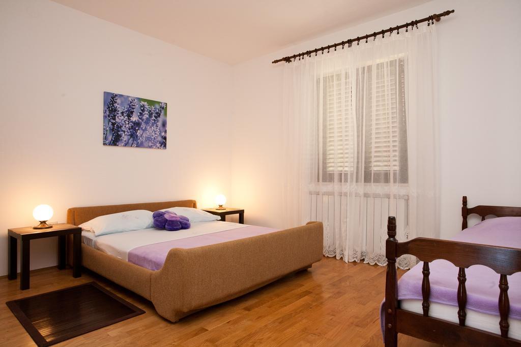Apartment Milka Krk Town Bagian luar foto