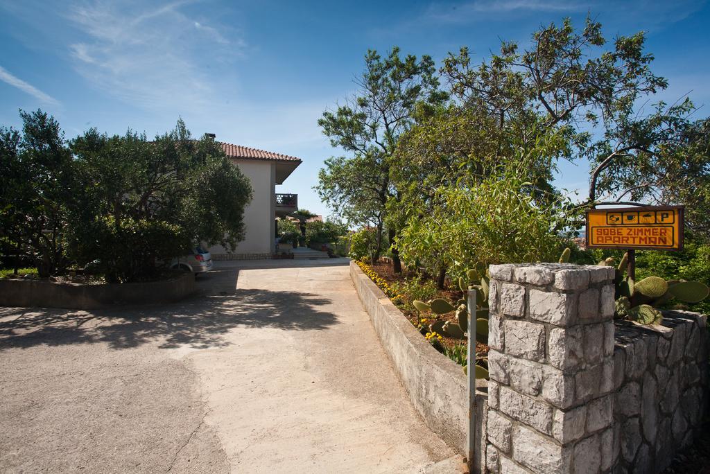 Apartment Milka Krk Town Bagian luar foto