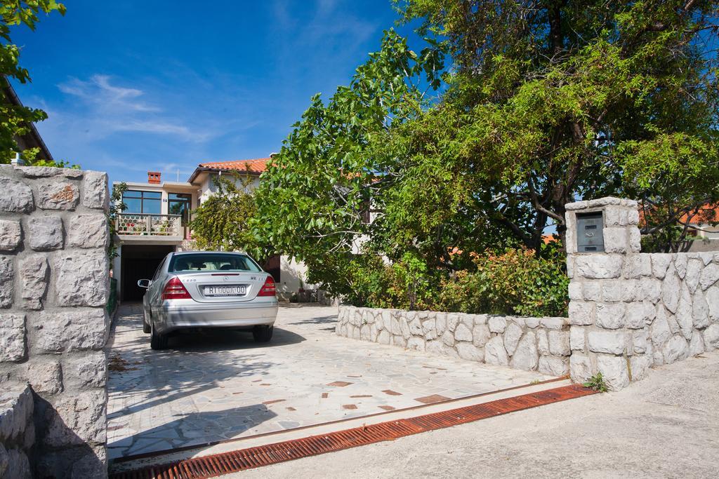 Apartment Milka Krk Town Bagian luar foto